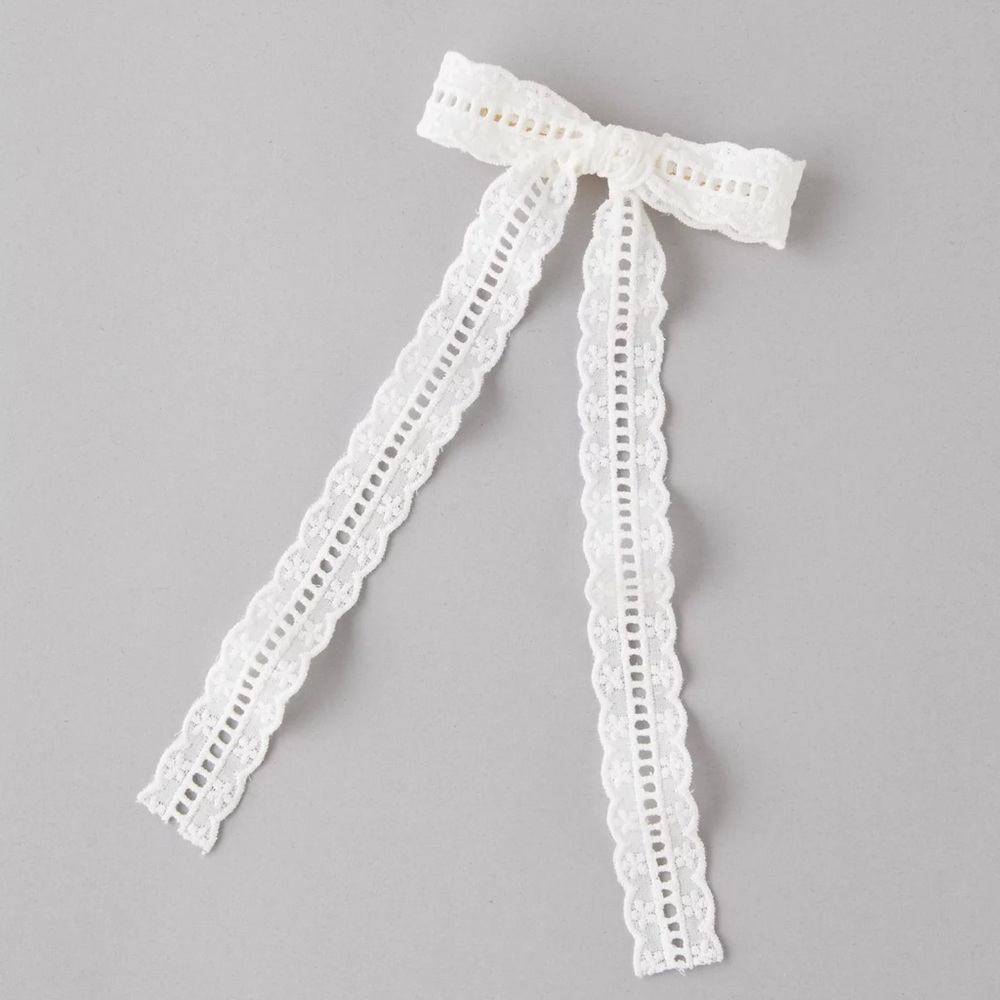 🆕 White Eyelet Embroidered Hair Bow